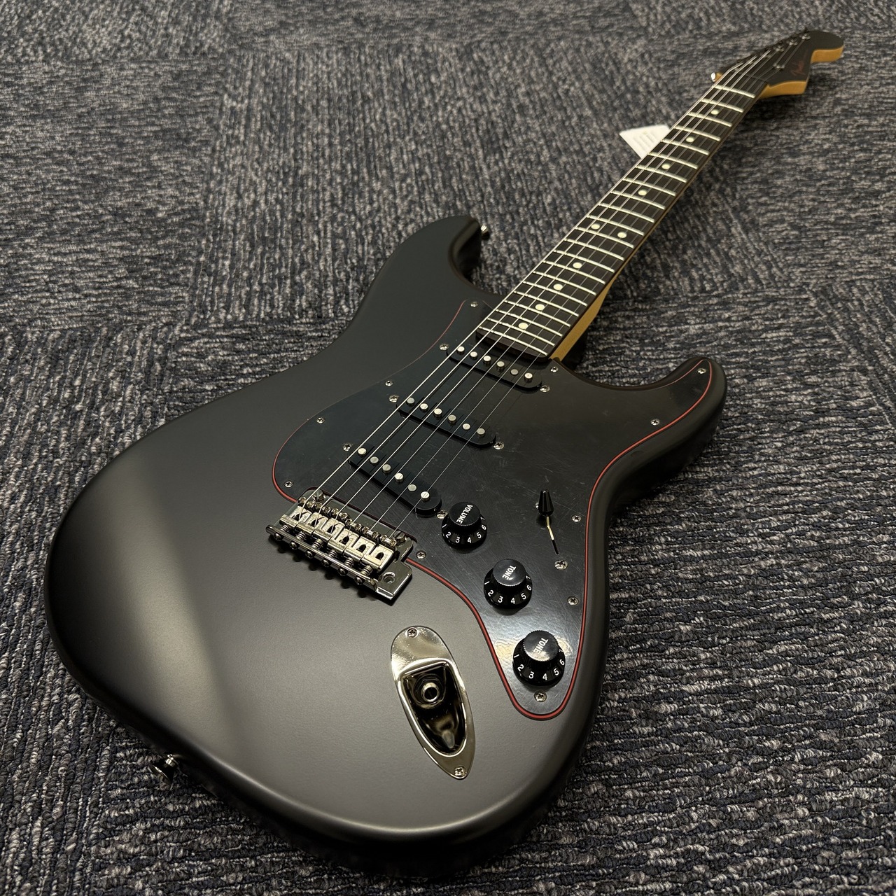 フェンダー　fender ストラトキャスター　 noir 2025 限定 Fender（フェンダー）から2025年限定のルックスを纏った特別