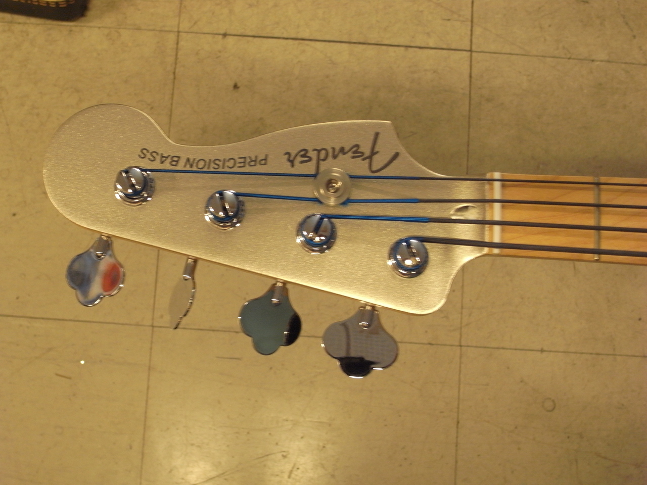 プレシジョンベース　7.2万 Fender Standard Precision Bass Candy Cola エレキベース