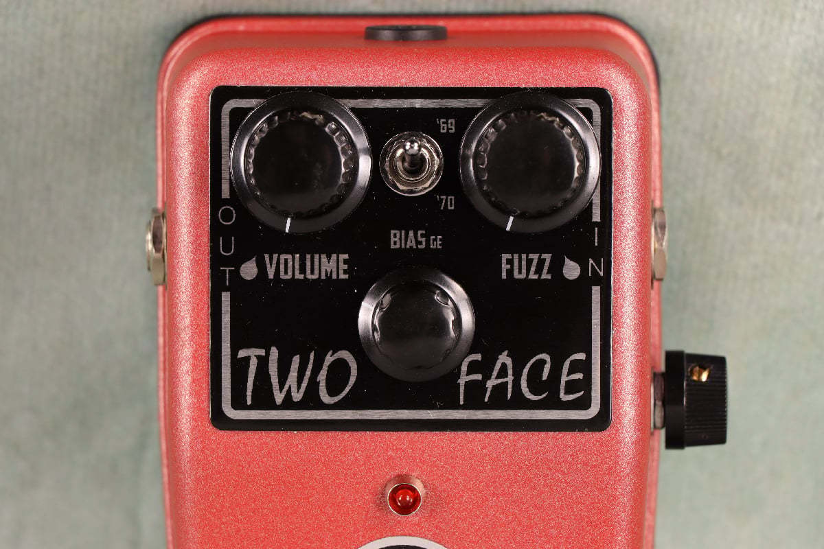 Tru-Fi Two Face ファズ Tru-Fi TWO FACE Demo // Germanium & Silicon Powerhouse - YouTube