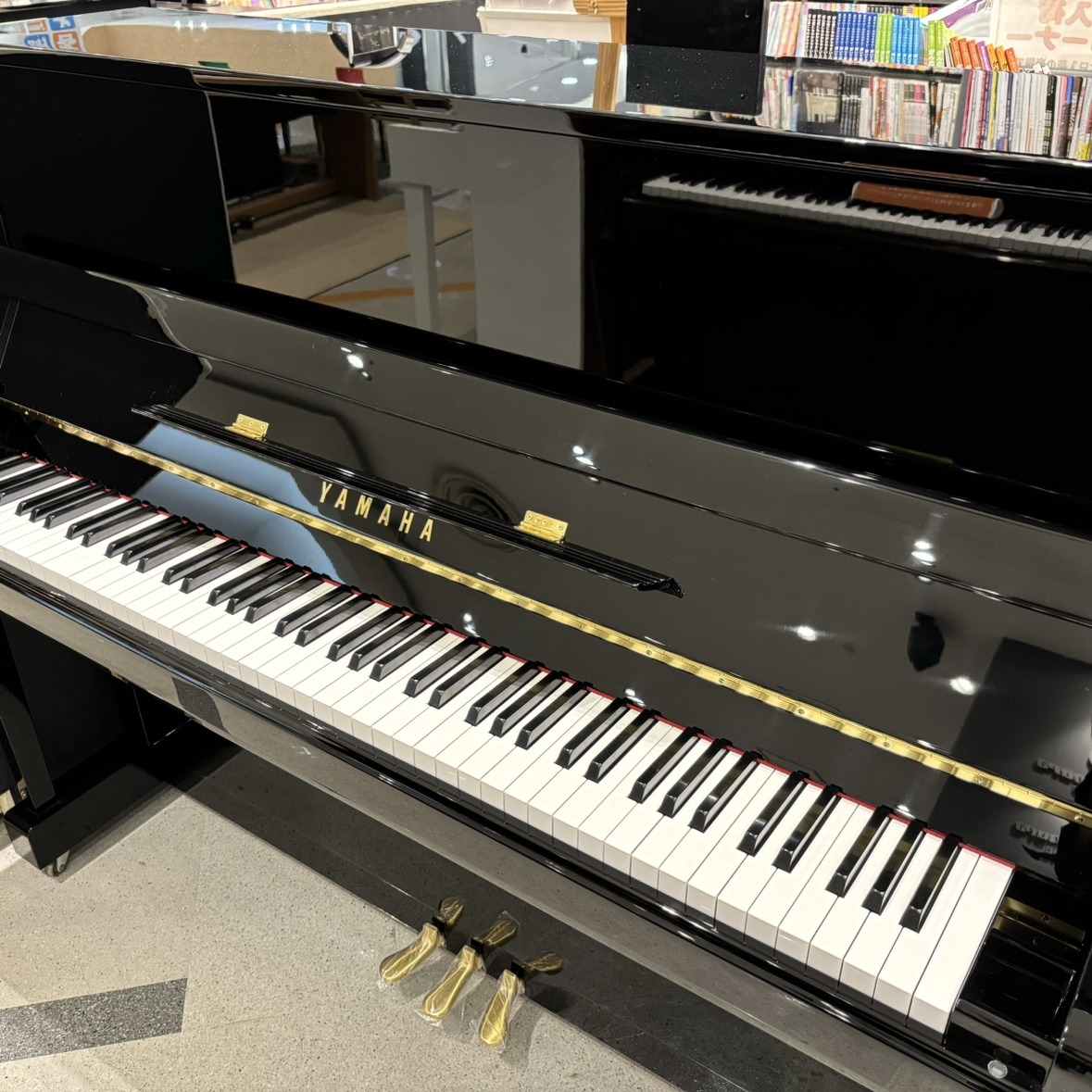 YAMAHA 【中古】b121 BP 黒鏡面仕上げ アップライトピアノ 88鍵盤