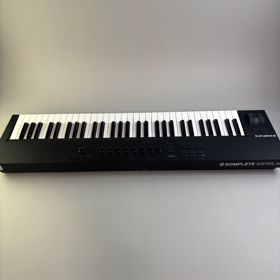 NATIVE INSTRUMENTS KOMPLETE KONTROL A61（中古/送料無料