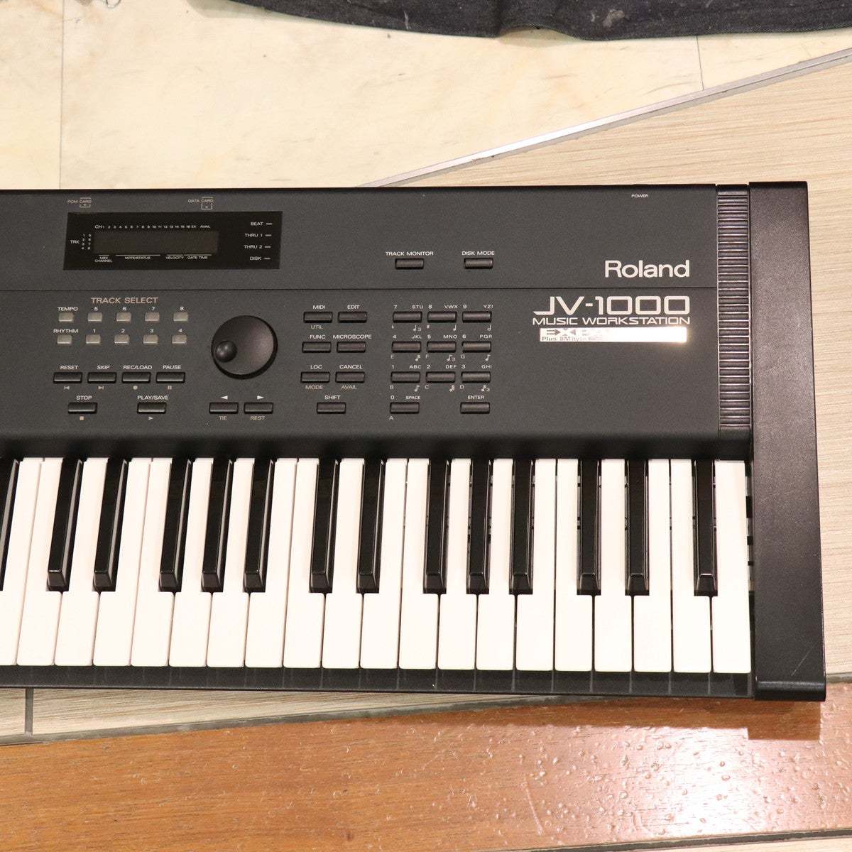 Roland JV-1000 【梅田店】（中古/送料無料）【楽器検索デジマート】