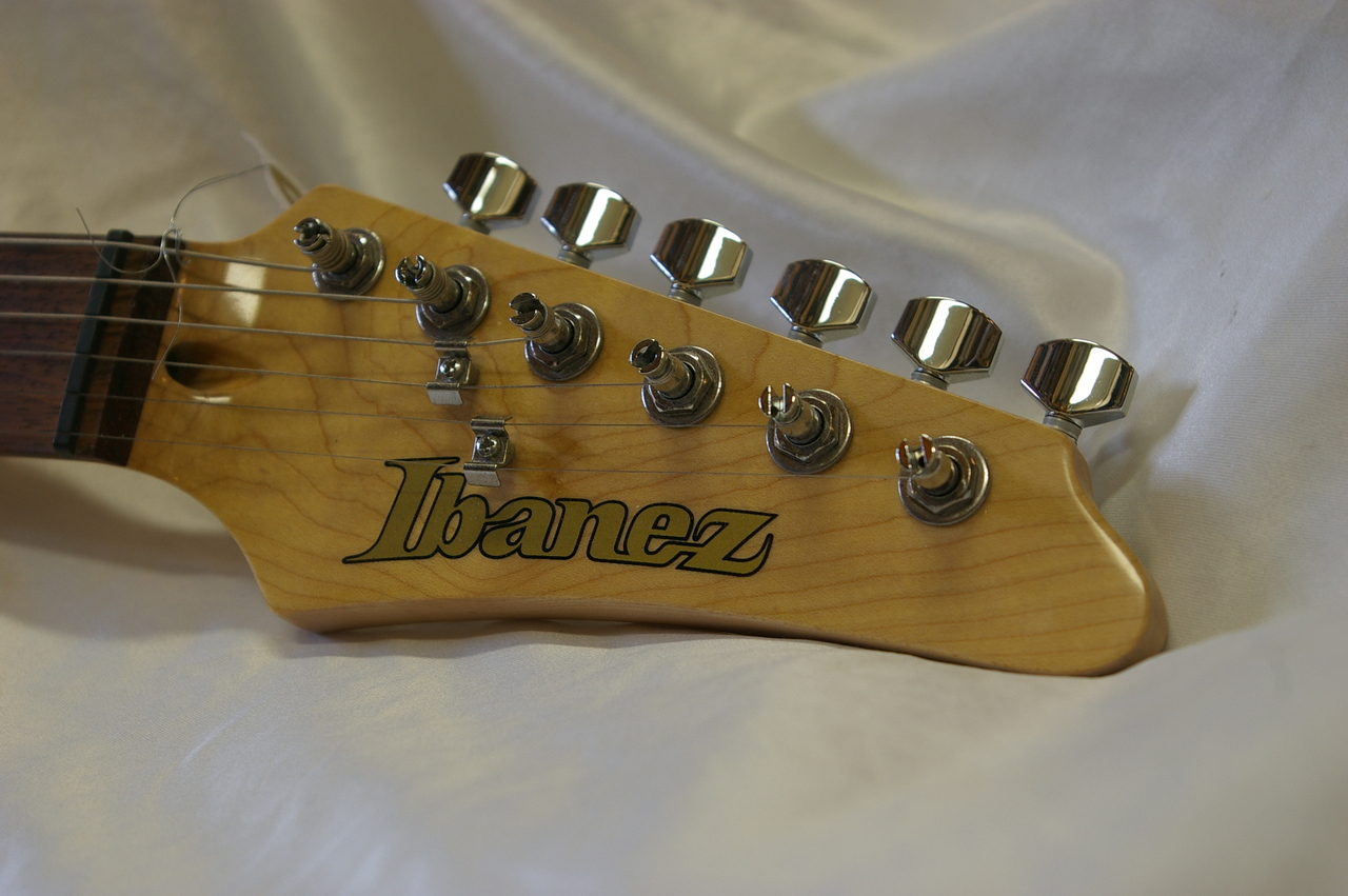 （中古）Ibanez AZES40-BK エレキギター　スタンド付き Ibanez AZES40BK AZ Black – Motor City Guitar