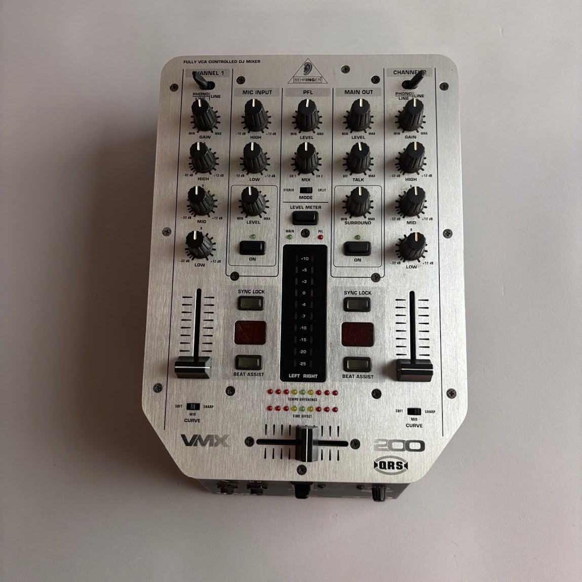 BEHRINGER VMX 200 DJミキサー Behringer VMX200 PRO VCA PROFESSIONAL DJ Mixer 2 CHANNEL