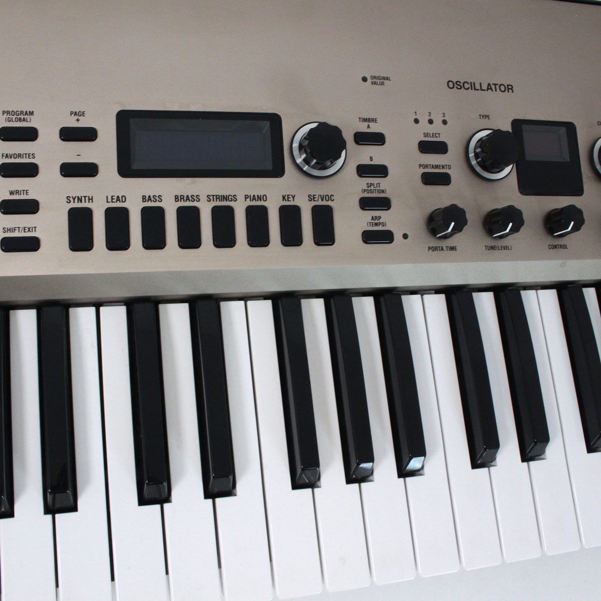 KORG KingKORG 61鍵 アナログ シンセサイザー ゴールド KORG KingKORG 61鍵 アナログ シンセサイザー ゴールド KingKORG