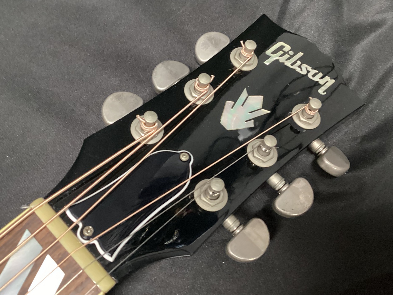 ギブソンハミングバード　希少エボニーブラックカラー（純正ハードケース付） Gibson エレクトリックアコースティックギターHummingbird Ebony