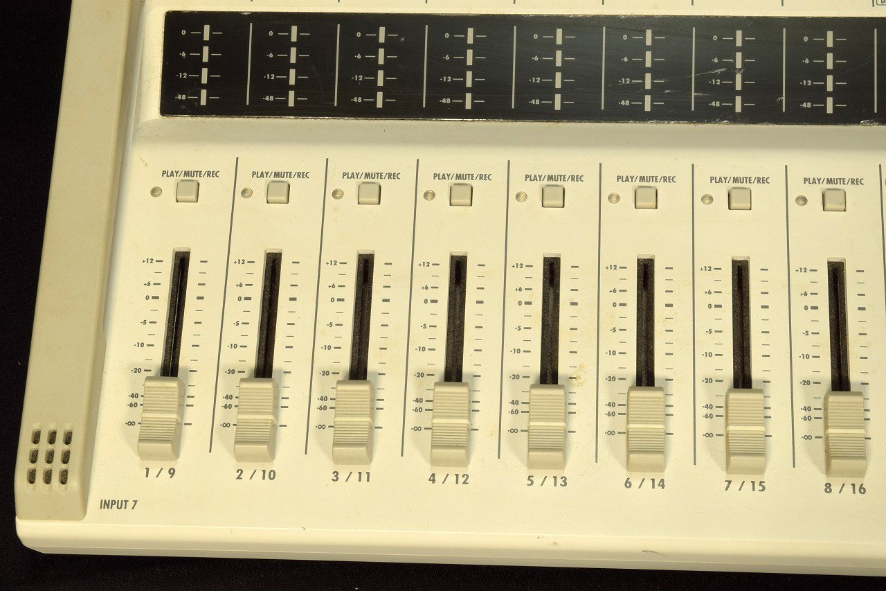 ZOOM R16 Recorder Interface Controller【梅田店】（中古