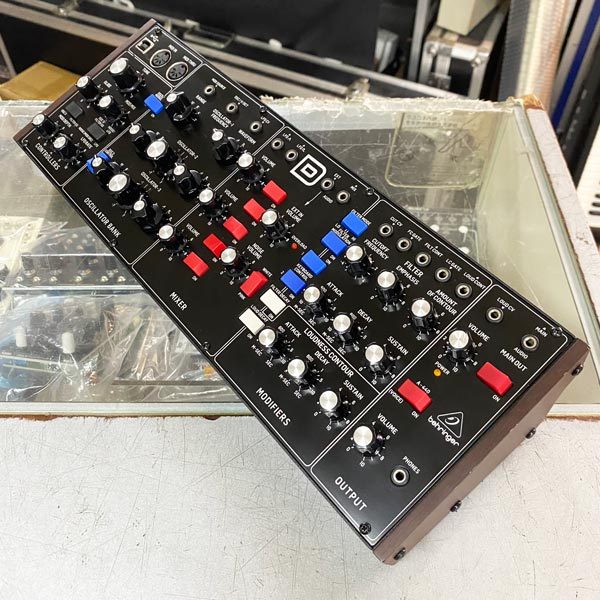 Behringer Model-D アナログシンセ、ユーロラック、送料込み Behringer Model-D アナログシンセ、ユーロラック、送料込み Amazon
