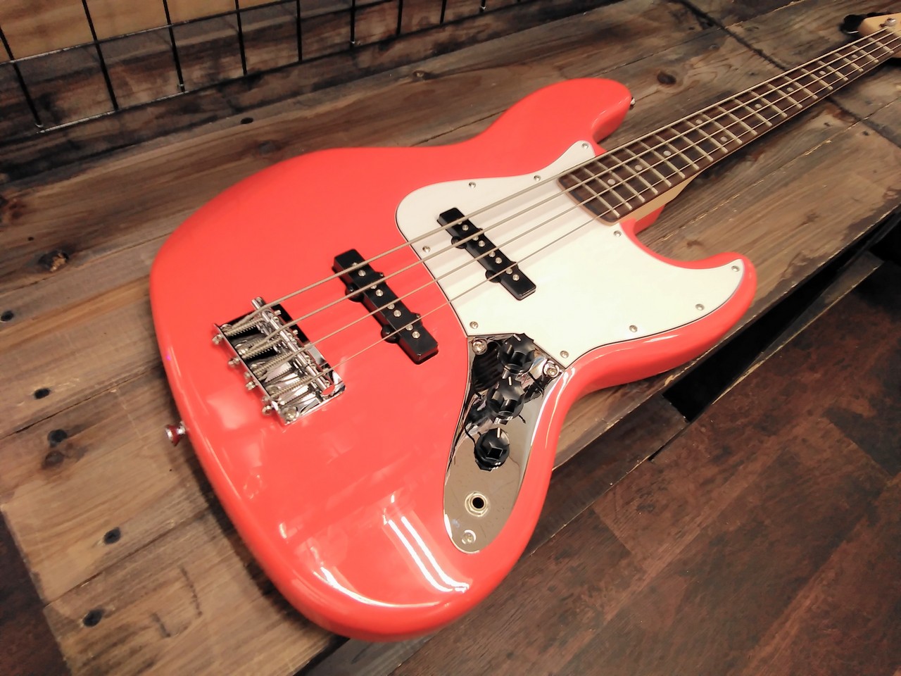 【超美品】Squier Affinity Jazz Bass LRL RCR Squier Affinity Series Jazz Bass, Laurel Fingerboard - Race