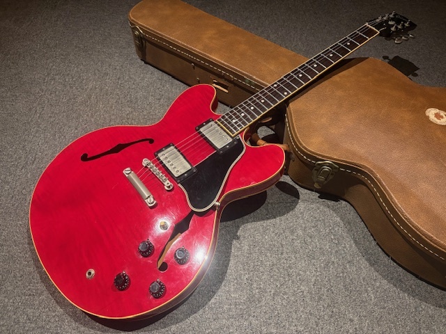 Gibson ES-335 dot ハードケース付き Gibson ES-335 レッド ハードケース付き