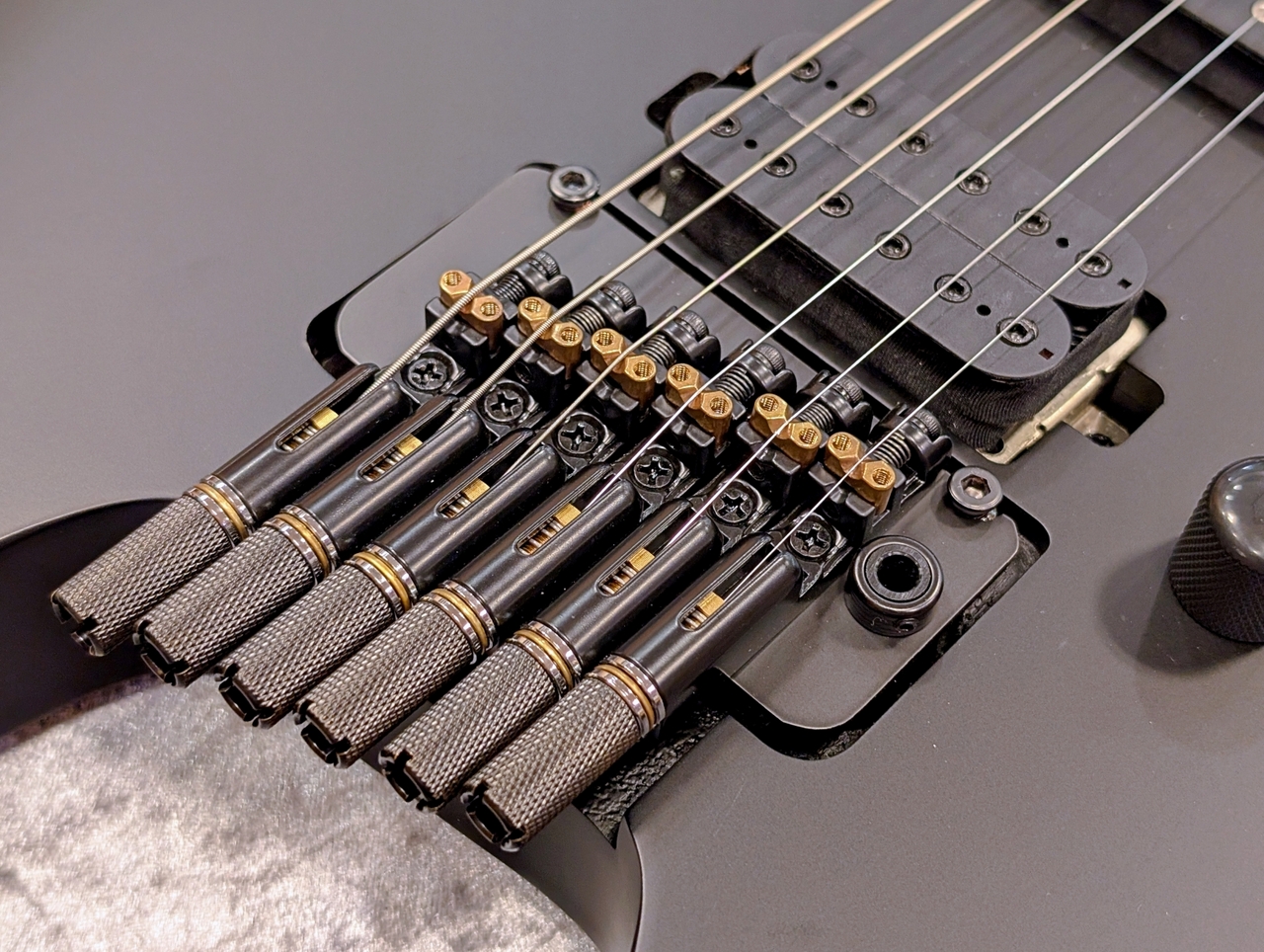 Sire X6 6-String Headless / BK.S(Black Satin)【2.56kg】【超軽量