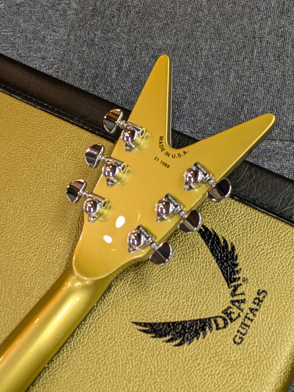 DEAN USA Michael Schenker ハードケース付き Platinum Dean USA Michael Schenker Limited Edition V Black