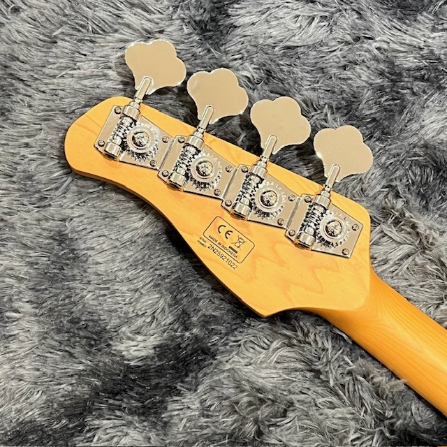 Sire Marcus Miller Z7 4-String AWH (Antique White) 4.17kg（新品
