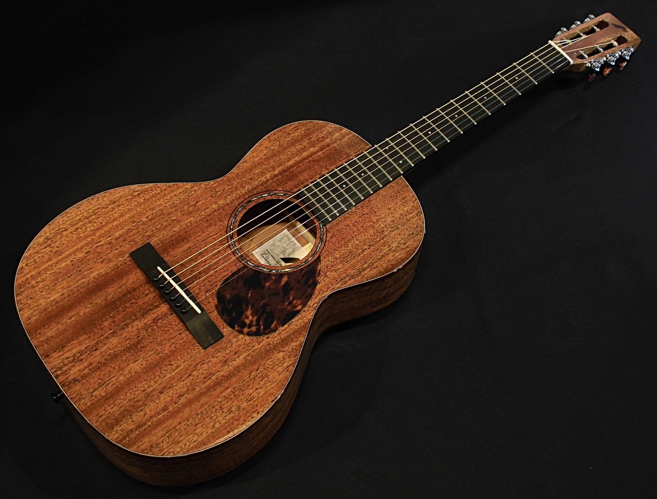 Morrisの12フレットジョイントのNYスタイルギターMY-601tsです。 Morrisの12フレットジョイントのNYスタイルギターMY-601tsです