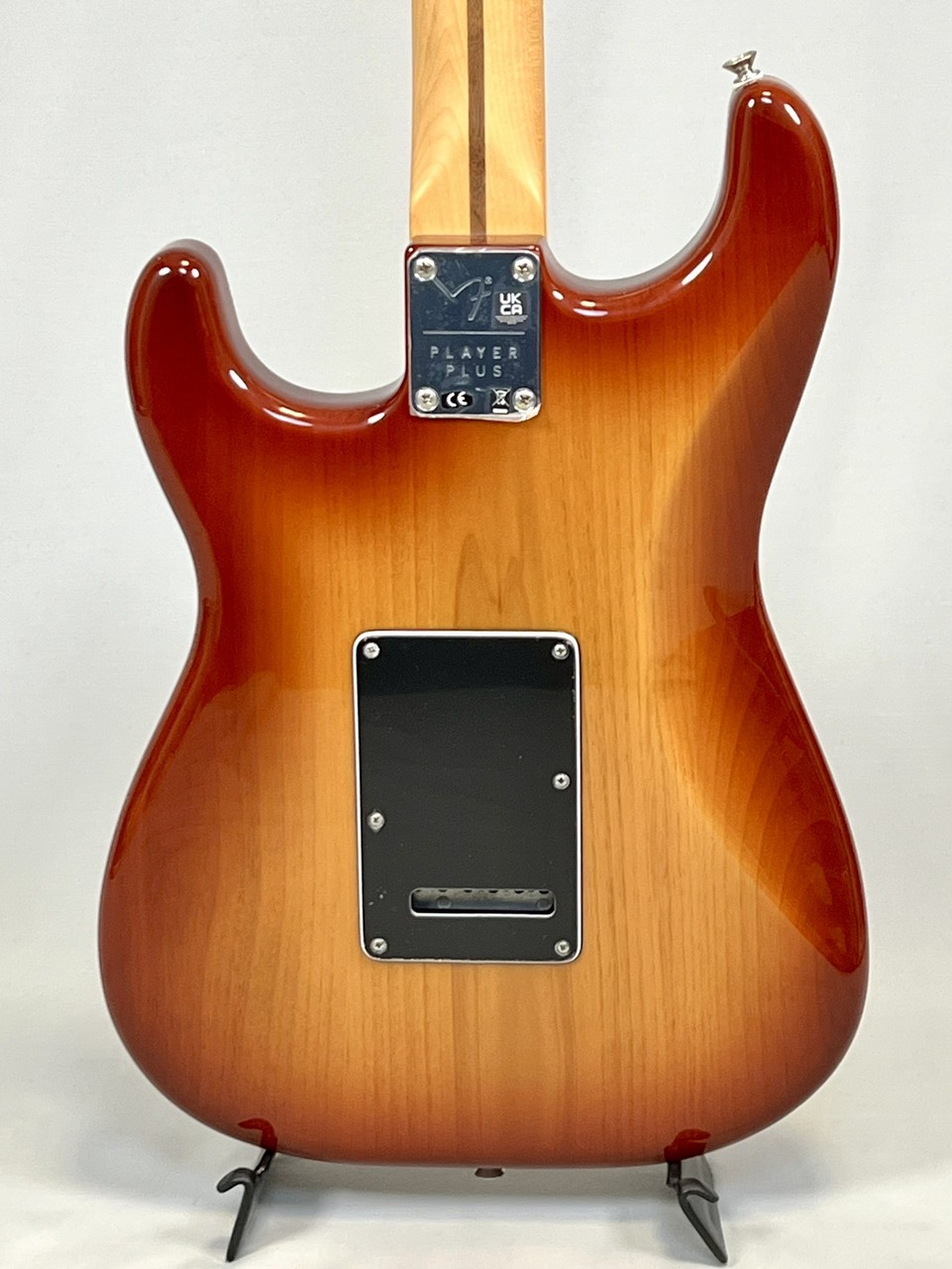 Fender Player Plus Stratocaster®, Pau Ferro Fingerboard, Sienna