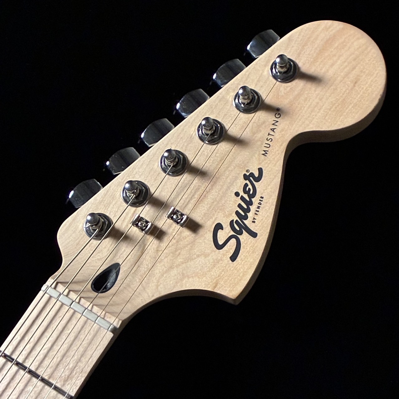 Squier by Fender SONIC MUSTANG Maple Fingerboard White Pickguard