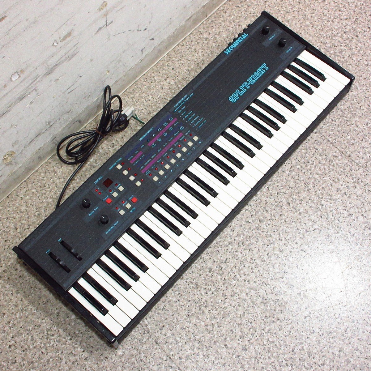 Sequential Circuits PRO-8 アナログシンセサイザー PRO-8