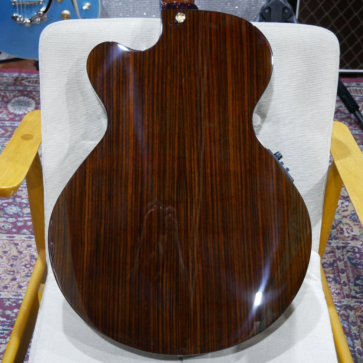 Crews Maniac12弦エレアコ Crews Maniac12弦エレアコ 抜群の演奏性を誇る12弦エレアコモデル