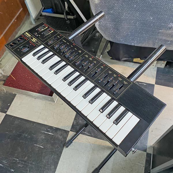 YAMAHA cs01 シンセサイザー　アナログシンセ　キーボード YAMAHA CS01 BLACK（ビンテージ）【楽器検索デジマート】