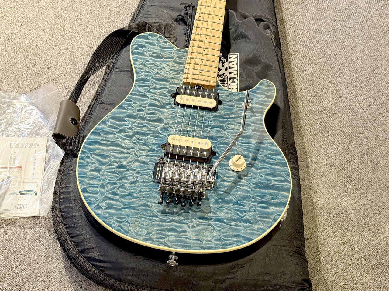 MUSIC MAN Axis-EX Trans Blue（中古）【楽器検索デジマート】