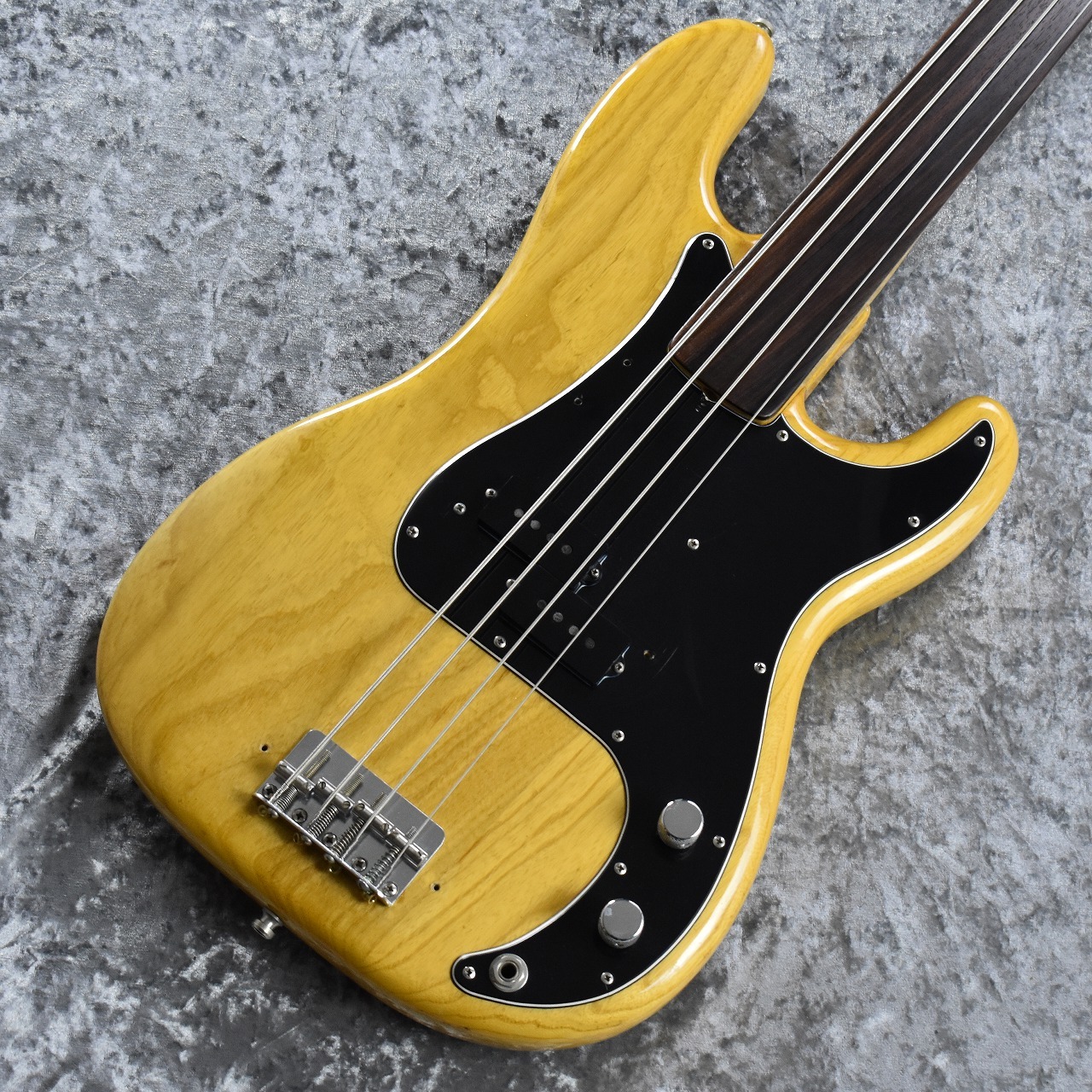 Fender 1972 Precision Bass Fretless - Natural -【約3.88kg