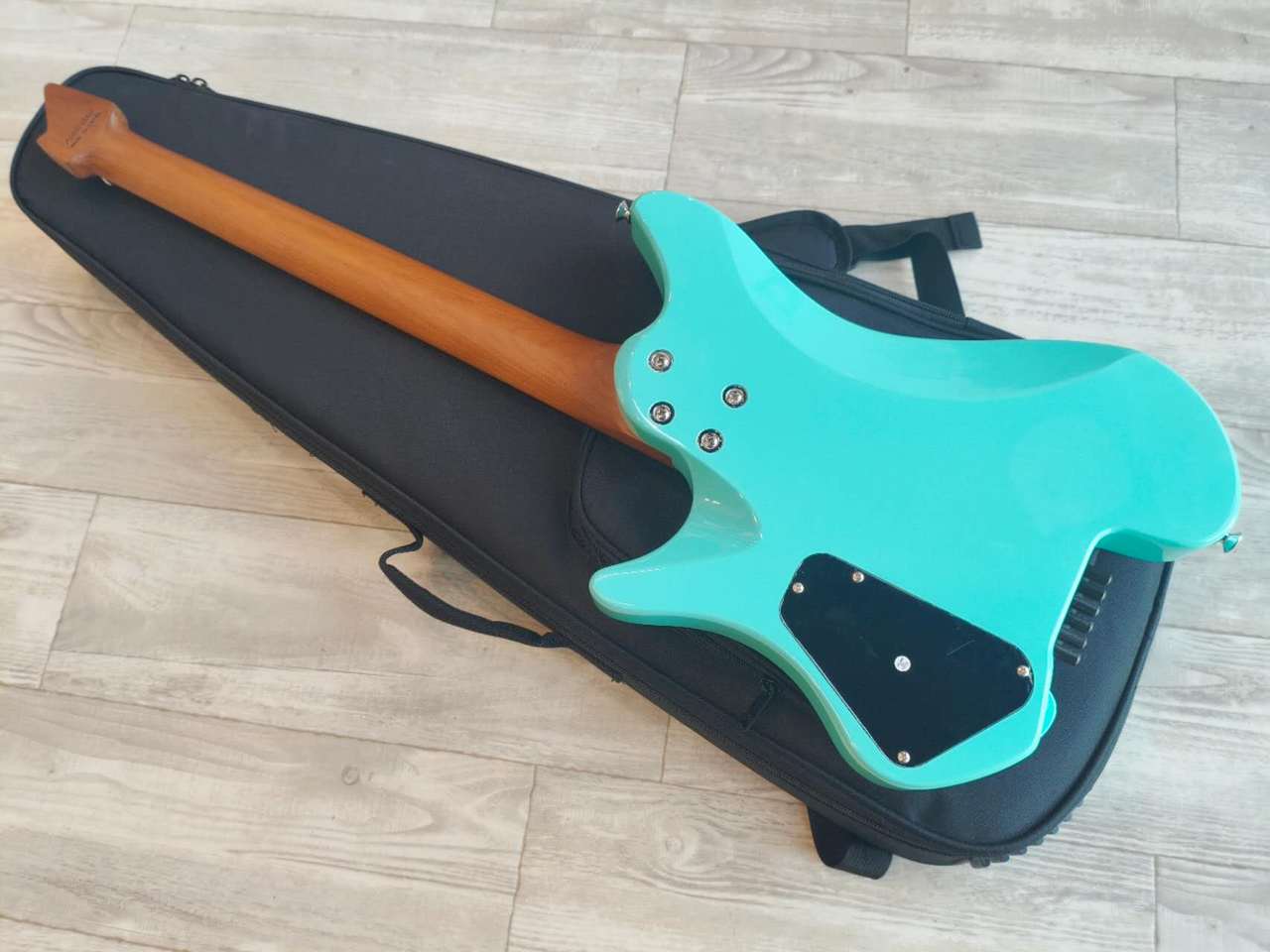 Chillman ERA Series ヘッドレスギター 6弦 ファンフレット Chillman 【新入荷/豪華ケース付属】ERA TRAD STD 6 Turquoise