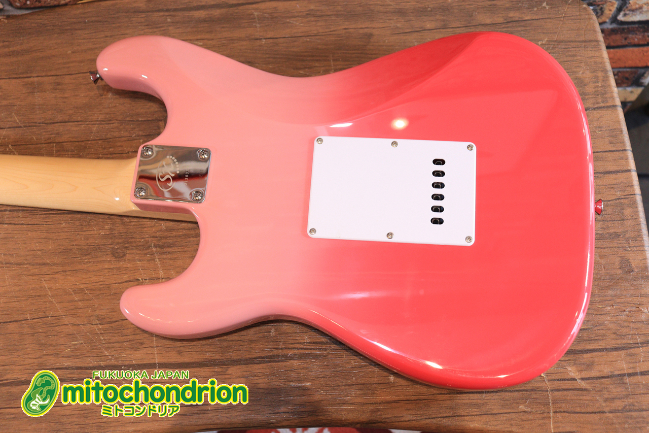 ピンクレッド ストラト形状 ギター ピンクレッド ストラト形状 ギター Ken Stratocaster® Galaxy Red