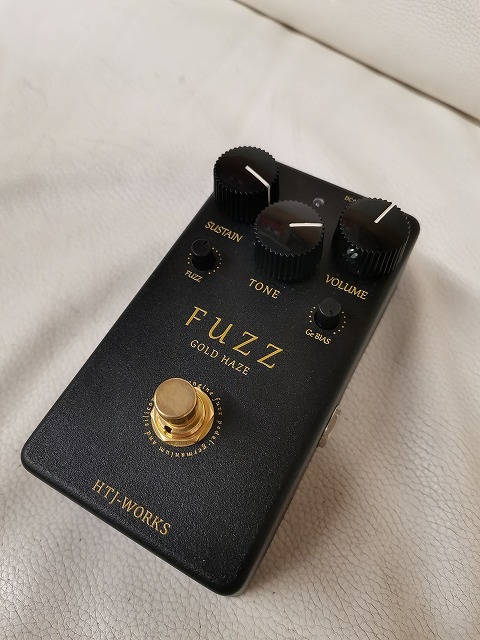 HTJ-WORKS 【極小入荷】【幅広いサウンドメイクが可能】GOLD HAZE FUZZ 