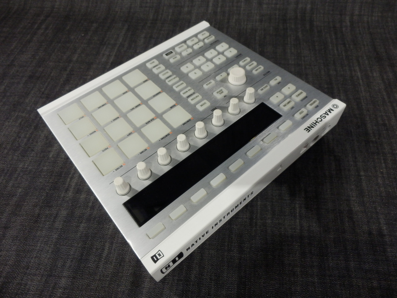 NATIVE INSTRUMENTS MASCHINE mk2 WHITE（中古/送料無料）【楽器検索