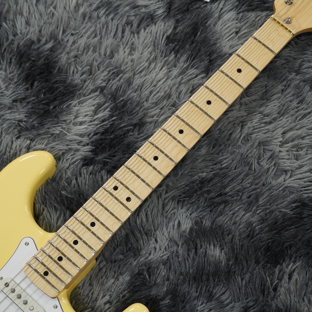 Fender Yngwie Malmsteen Stratocaster Vintage White/Scalloped Maple
