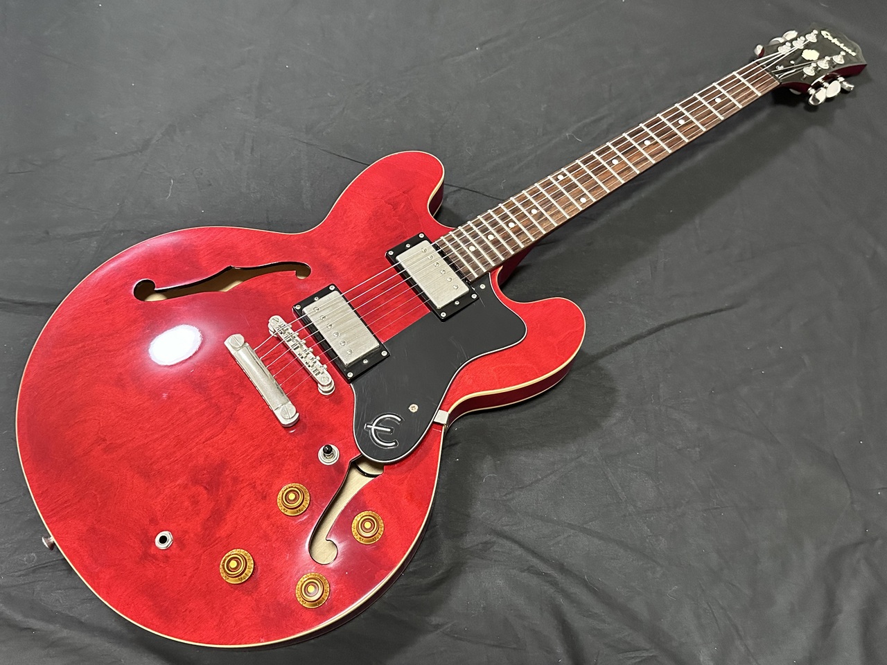 エピフォン　Epiphone DOT CH セミアコ チェリー Amazon | Epiphone エピフォン セミアコギター Dot (CH