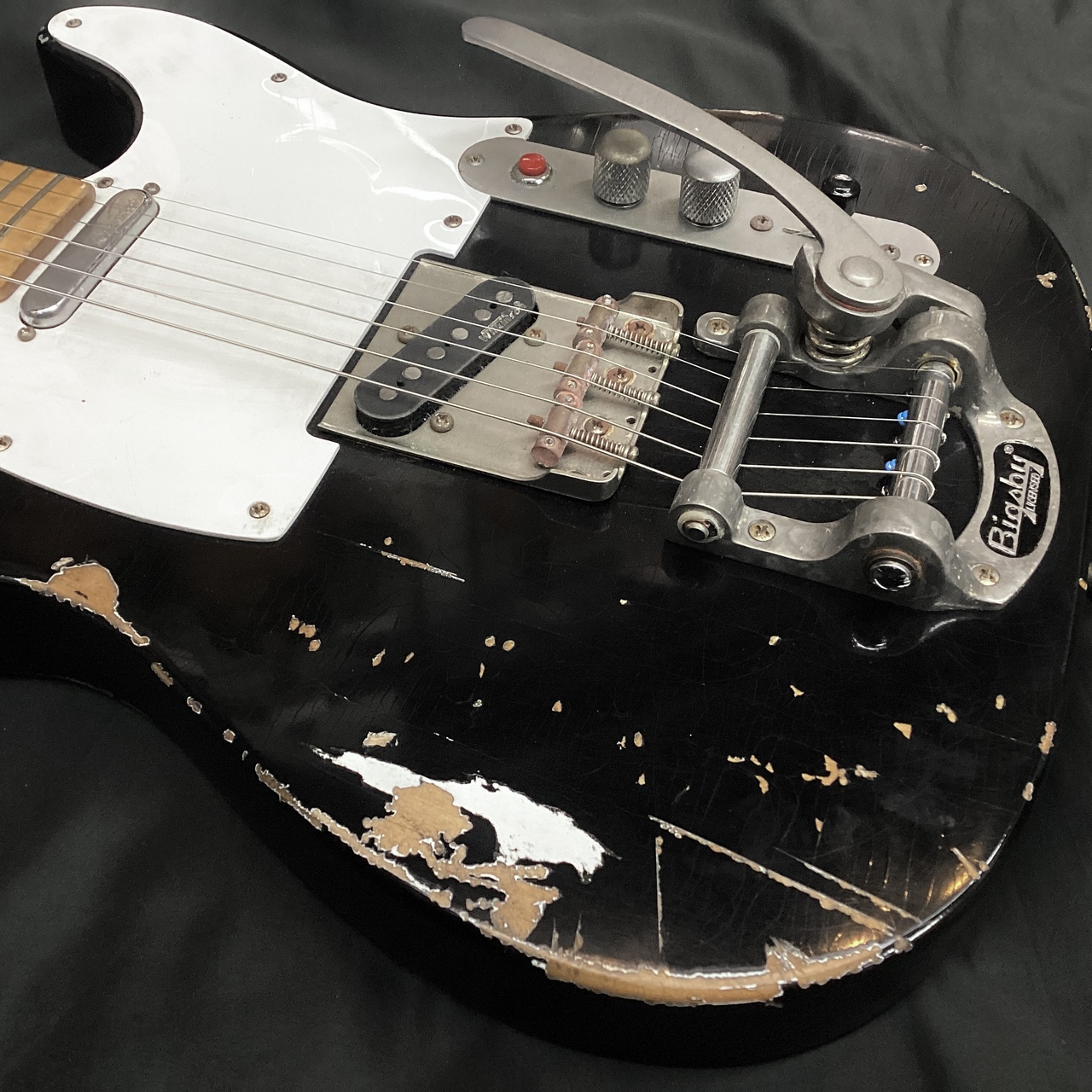 Vintage V52 ProShop Unique Electric Guitar/Black ICON with Bigsby