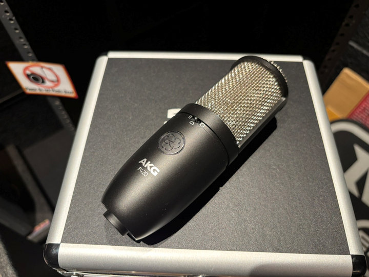 【美品】AKG P420 コンデンサーマイク Amazon.co.jp: AKG Project Studio Line コンデンサーマイク