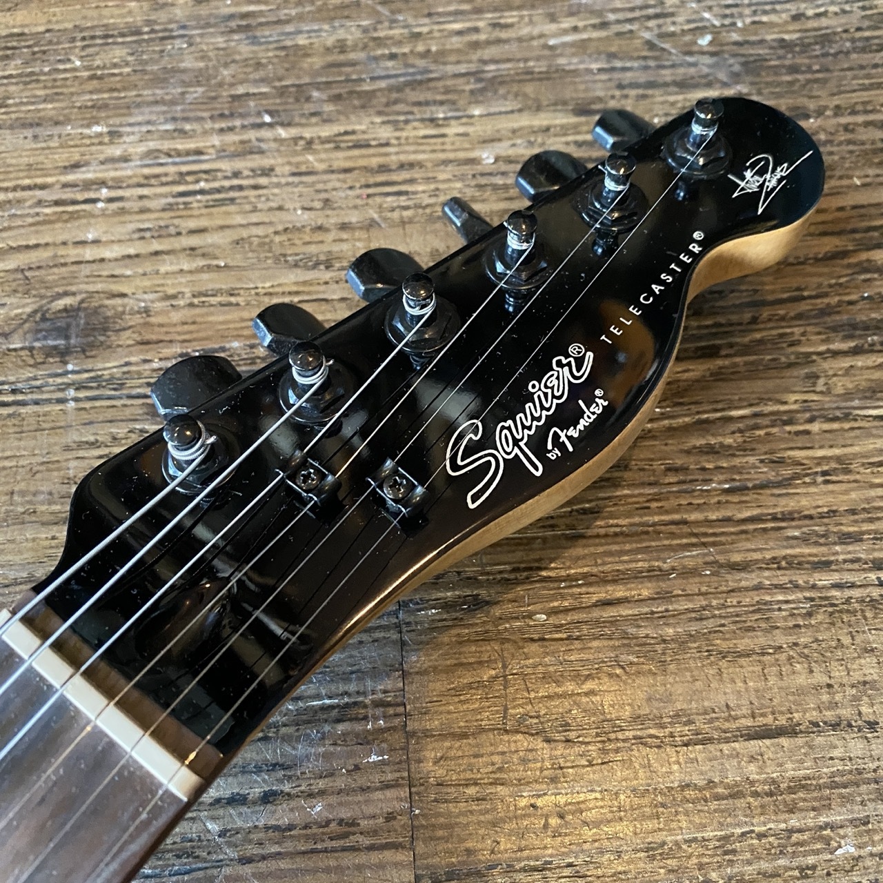 Squier by Fender Avril Lavigne Telecaster Skull & Crossbones 2012