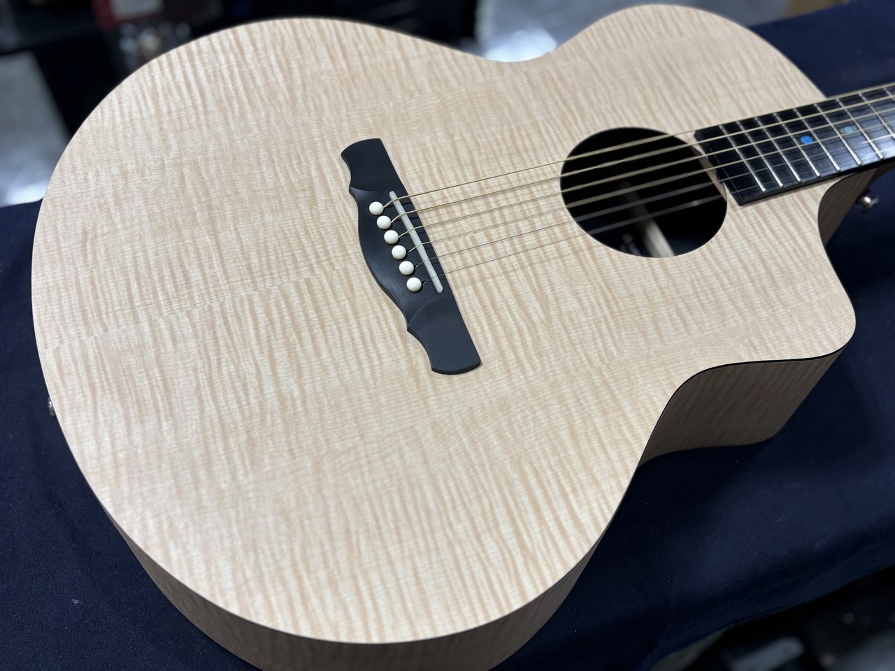 ギター Natasha SOLAR SYSTEM series Saturn Mini Saturn – Natasha Guitars