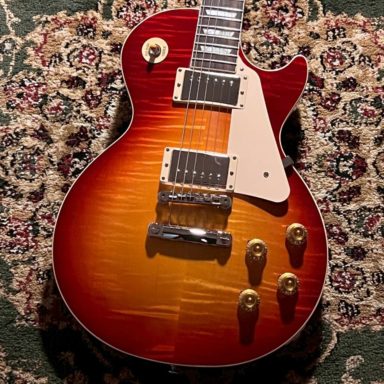 買取店売却検討中　Gibson Les Paul standardサンバースト Gibson Les Paul Standard '50s Heritage Cherry Sunburst 【≒4.28kg