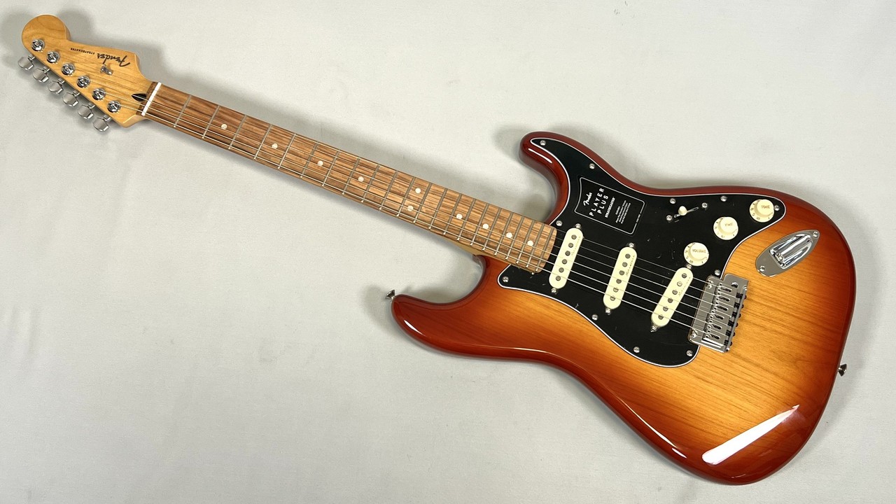 Fender Player Plus Stratocaster®, Pau Ferro Fingerboard, Sienna