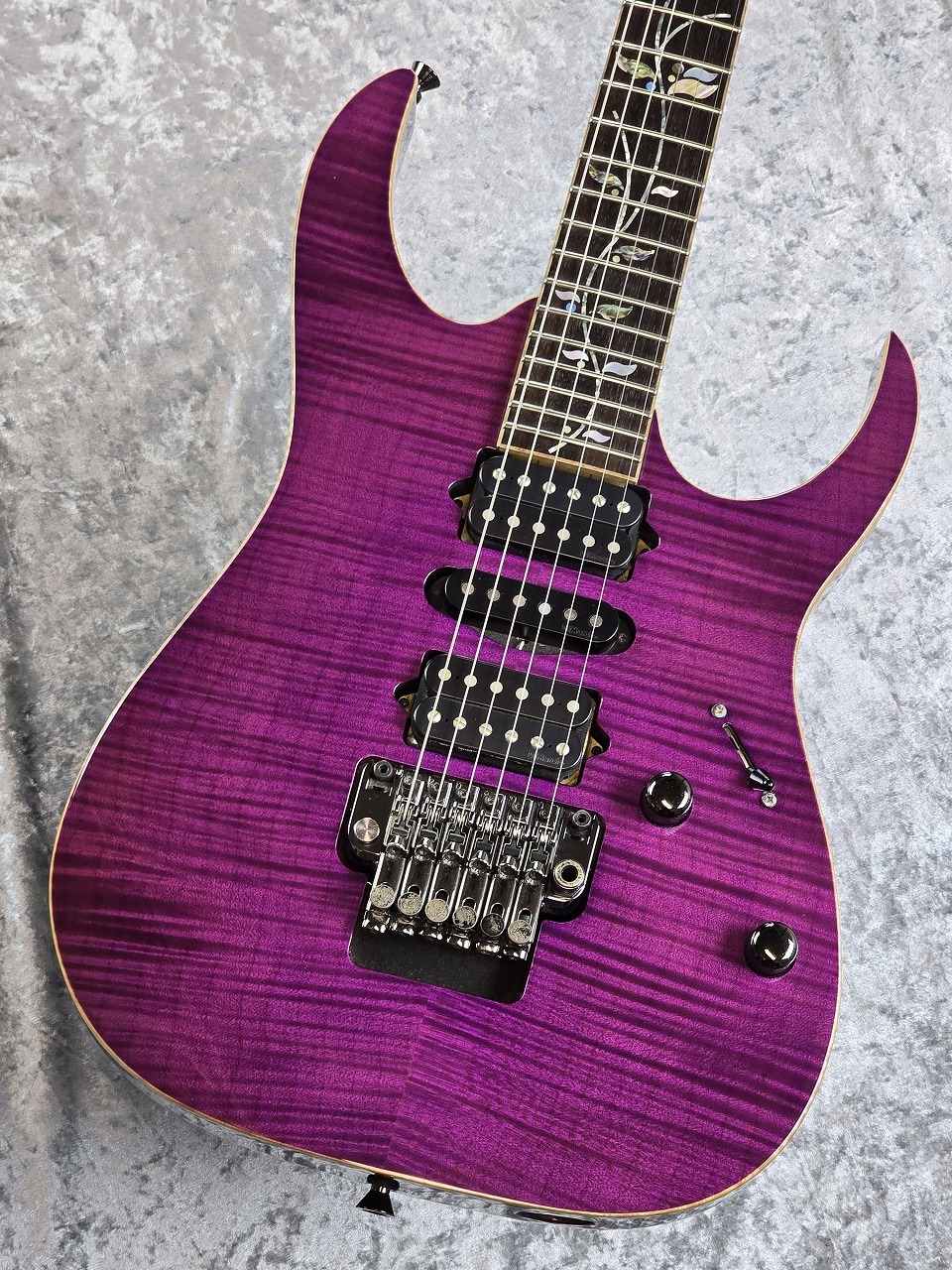 Ibanez RG8570Z 