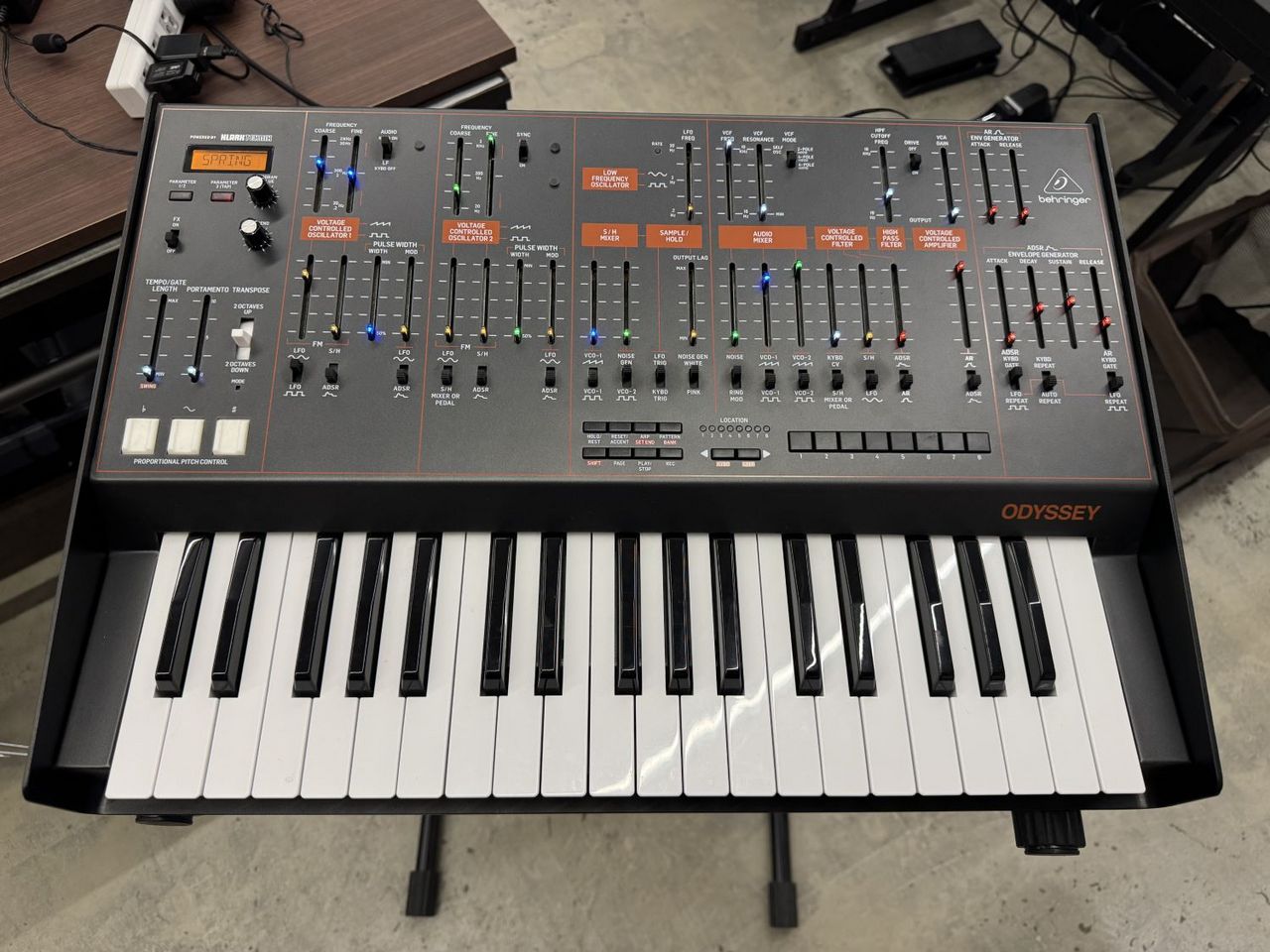 BEHRINGER ODYSSEY アナログ・シンセサイザー オデッセイ（B級特価