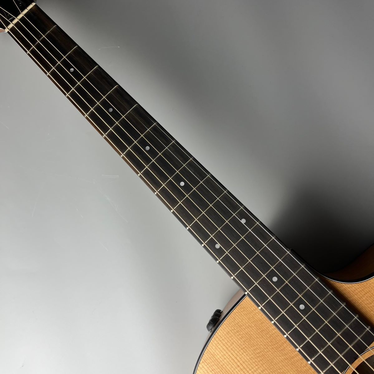 本物の Taylor (管理オ) エレアコ walnut 114ce アコースティック