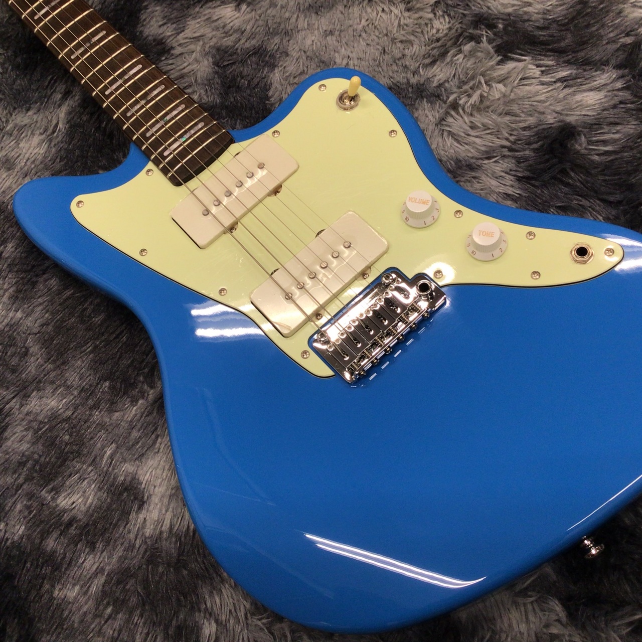 Sire Larry Carlton J3 Blue 【ラリー・カールトン監修】【展示