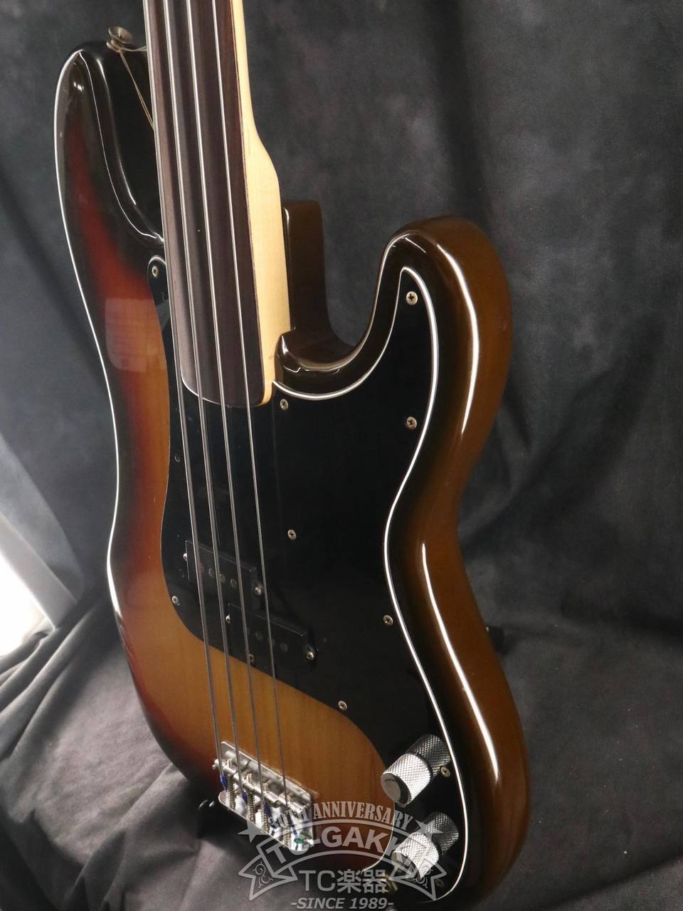 Fender 1980 Precision Bass Fretless（ビンテージ）【楽器検索