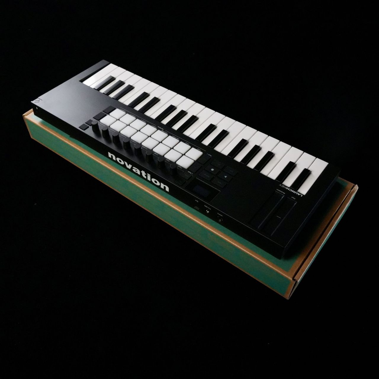 Novation Launchkey 37 Mk4【現品画像】（中古/送料無料）【楽器検索