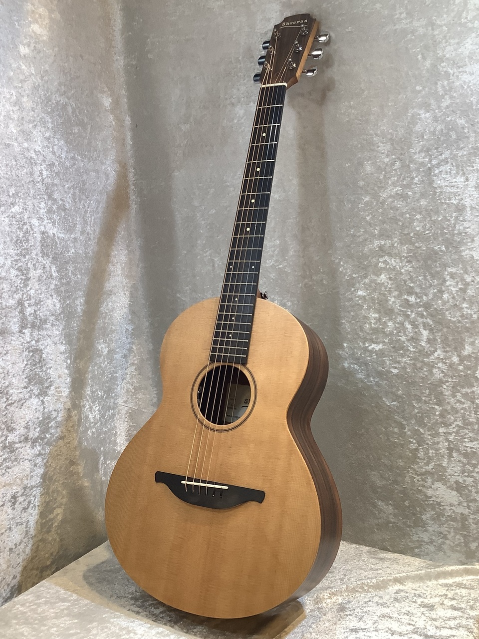 Sheeran by Lowden W02 【重厚な音色好きにおすすめ】（新品）【楽器検索デジマート】