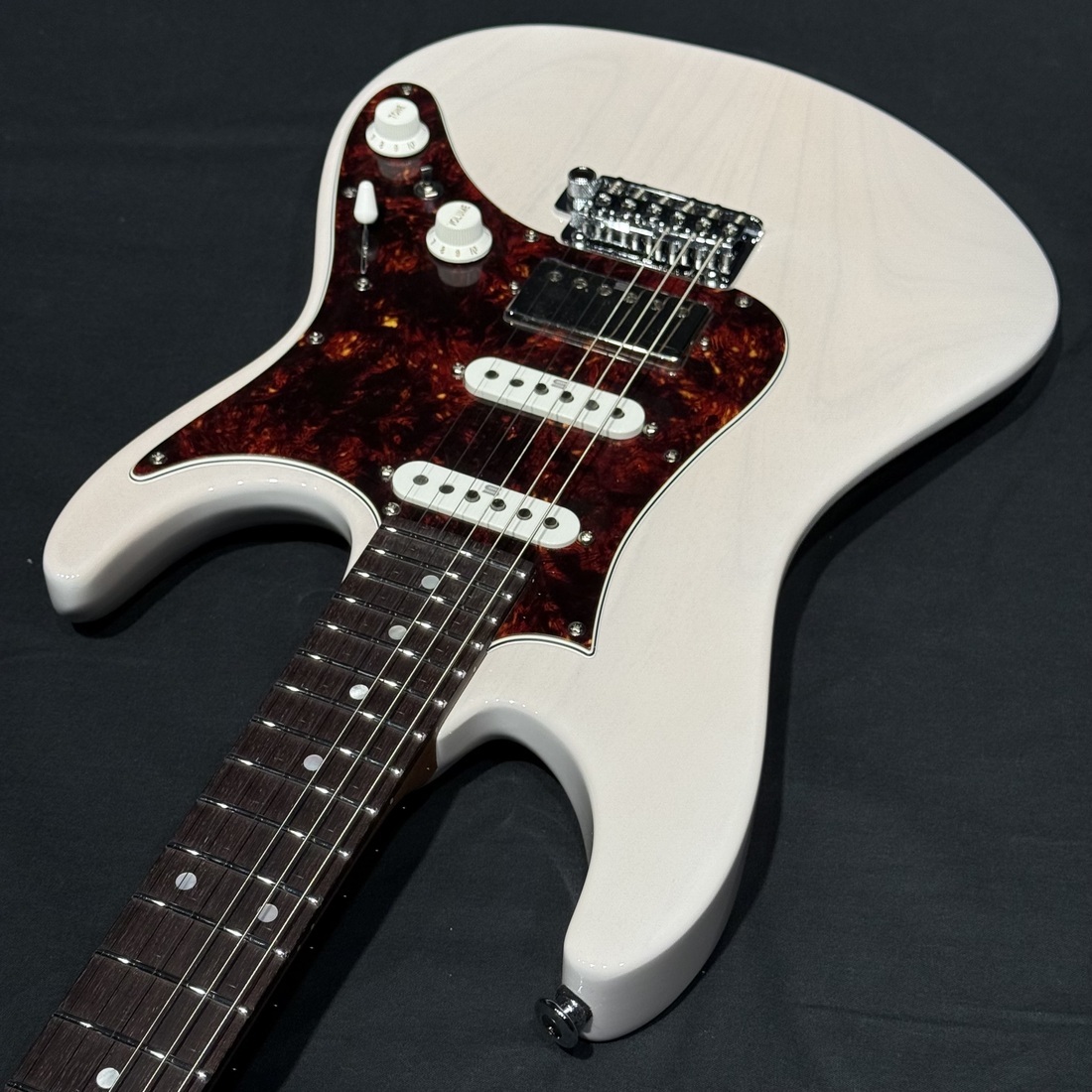 Ibanez AZ2204N AWD Antique White Blonde（新品特価）【楽器検索