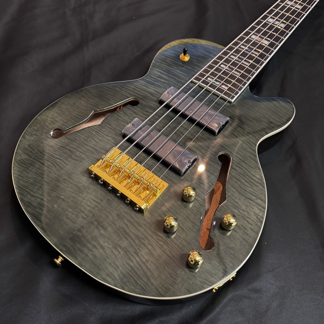 エレキベース セミホロウボディ 4弦 06f7fa5039f691f26667ed75e71b69