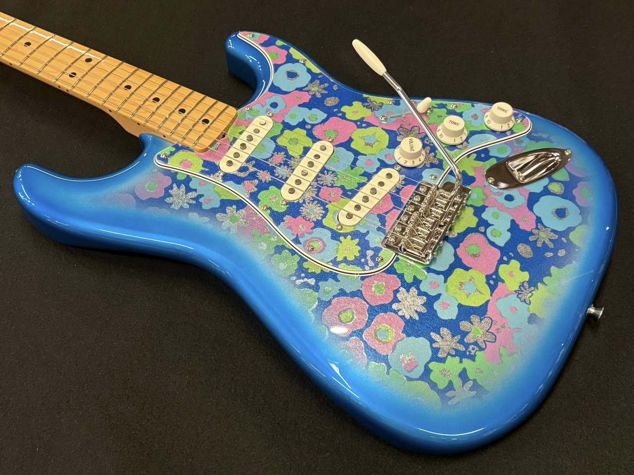 【✨超希少✨】ワンオフ‼　ローズフラワー ストラトギター♥ ✨超希少✨】ワンオフ‼ ローズフラワー ストラトギター♥ ✨超希少