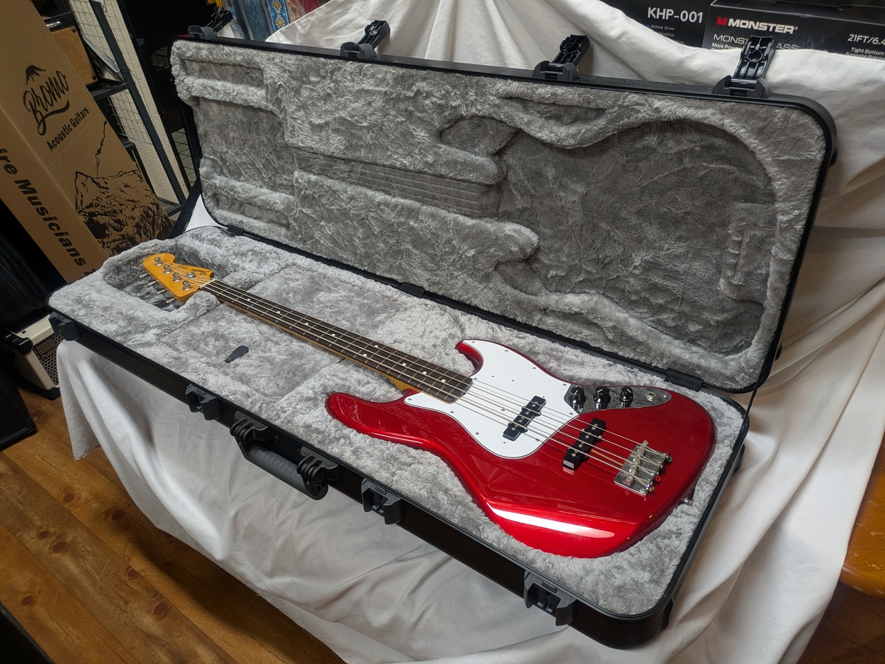 Fender DELUXE MOLDED CASE ELECTRIC BASS（中古）【楽器検索デジマート】