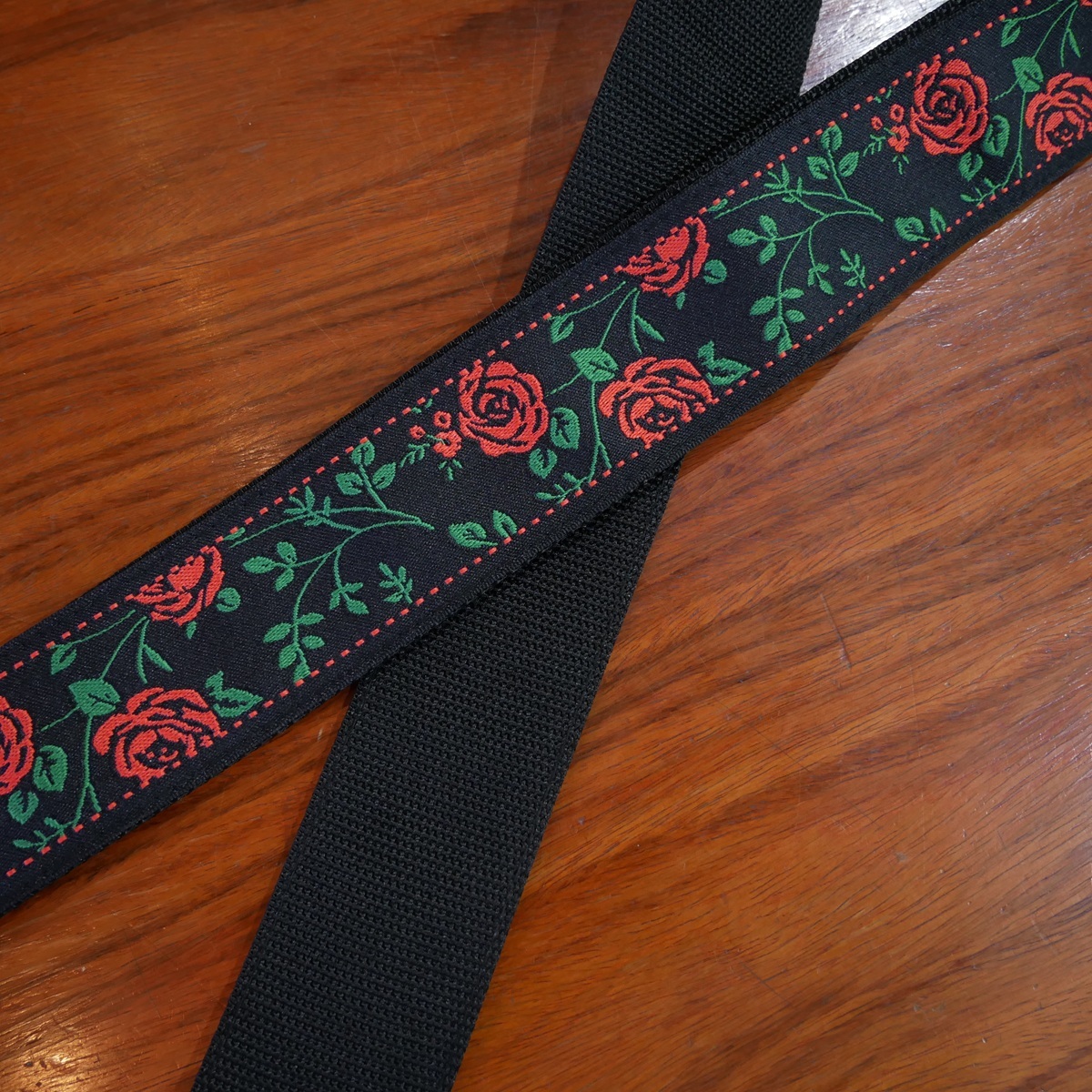 ERNIE BALL Spanish Rose / P05318 / Classic Jacquard Guitar Strap