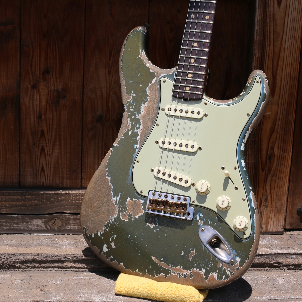 Fender Custom Shop 1961 Stratocaster Relic Aged Lake Placid Blue